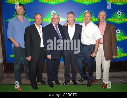 Ehemalige England Kapitäne (von links nach rechts) Tony Adams, Mick Mills, Alan Mullery, Trevor Cherry, Phil Neal und Dave Watson bei der Eröffnung des Umbro Football Fever in Selfridges in London. Stockfoto