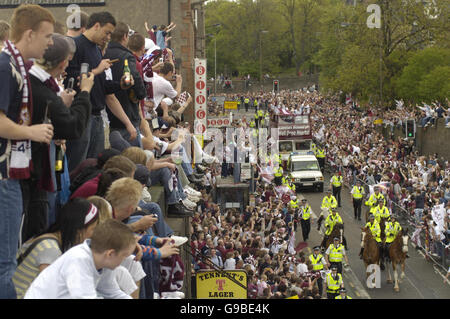 Fußball Parade Hearts Stockfoto