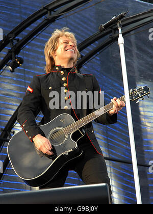 SHOWBIZ BonJovi. Jon Bon Jovi auf der Bühne im Croke Park in Dublin. Stockfoto