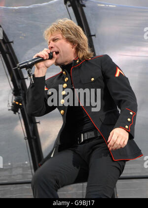 SHOWBIZ BonJovi. Jon Bon Jovi auf der Bühne im Croke Park in Dublin. Stockfoto