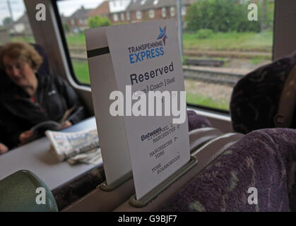 TransPennine Express Reservierung, Zug nach York von Liverpool, England, UK Stockfoto