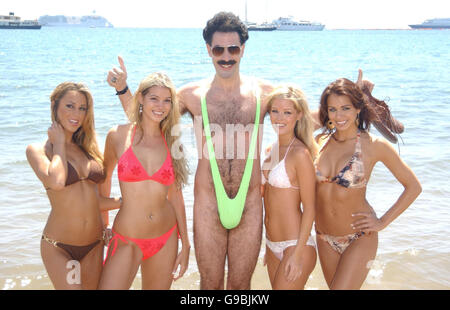 Sacha Baron Cohen/Borat posiert für Fotografen während der Fototermin für "Borat-The Film" am Strand von Cannes. Stockfoto