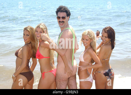 Sacha Baron Cohen/Borat posiert für Fotografen während der Fototermin für "Borat-The Film" am Strand von Cannes. Stockfoto
