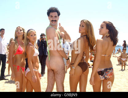 Sacha Baron Cohen/Borat posiert für Fotografen während der Fototermin für "Borat-The Film" am Strand von Cannes. Stockfoto