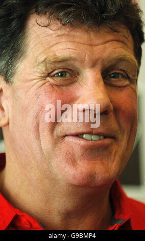 Wales-Coach Gareth Jenkins bei einer Pressekonferenz im Cardiff Blues Ground, Cardiff. Stockfoto