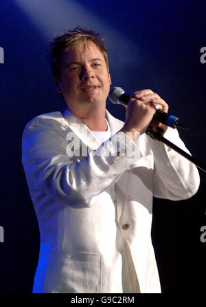 East 17 Reunion Concert, Shepherds Bush Empire - London. East 17 spielen einen Reunion-Gig im Shepherds Bush Empire, West London. Stockfoto