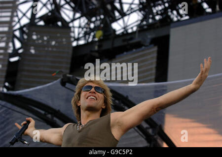 KEINE MERCHANDISING Bon Jovi durchführen in der National Bowl in Milton Keynes als Bestandteil ihrer haben eine schöne Tagestour Stockfoto