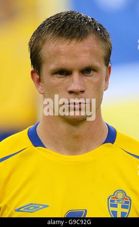 Fußball - FIFA Fußball-Weltmeisterschaft 2006 Deutschland - Gruppe B - Schweden gegen England - RheinEnergieStadion. Tobias Linderoth, Schweden Stockfoto