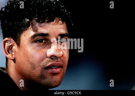 Holland-Trainer Frank Rijkaard spricht schon einmal mit der Weltpresse Das Halbfinale zwischen Holland und Italien in der Euro 2000 Stockfoto