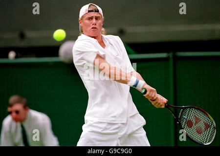 Lleyton Hewitt auf dem Weg zur Niederlage in der ersten Runde In den Händen von Jan-Michael Gambill Stockfoto