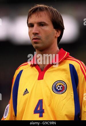 Fußball - Euro 2000 - Viertelfinale - Italien gegen Rumänien. Iulian Filipescu, Rumänien Stockfoto