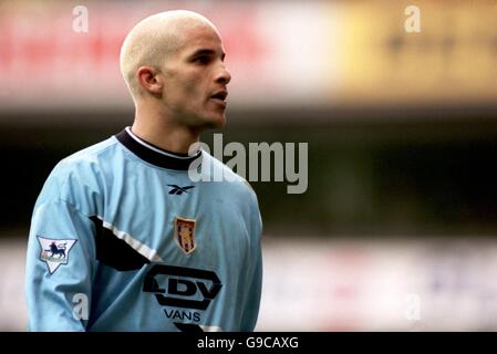 Fußball - FA Carling Premiership - Tottenham Hotspur / Aston Villa. David James, Torwart der Aston Villa Stockfoto