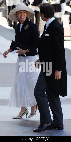 Lady Sarah Chatto und Daniel Chatto erreichen St. Pauls Cathedral für einen Dienst der Danksagung zu Ehren des 80. Geburtstag der britischen Königin Elizabeth II. Stockfoto