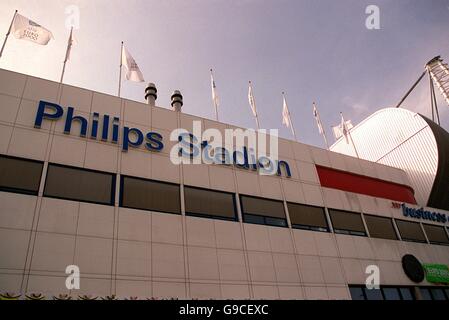 Das Äußere des Philips Stadions in Eindhoven, Austragungsort des Spiels England gegen Portugal Stockfoto