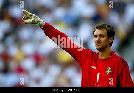 Fußball - FIFA Fußball-Weltmeisterschaft 2006 Deutschland - zweite Runde - Deutschland gegen Schweden - Allianz Arena. Andreas Isaksson, Schwedens Torwart Stockfoto