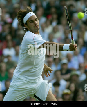 Tennis - Wimbledon Championships 2006 - All England Club - Herren zweite Runde - Tim Henman V Roger Federer Stockfoto