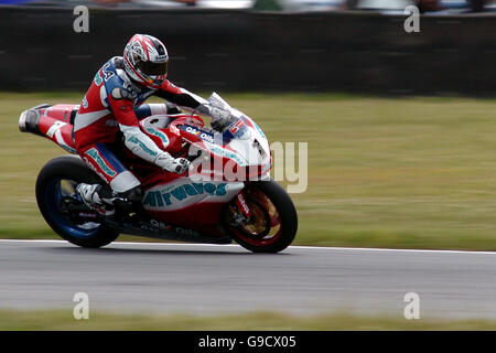 Motorradfahren - British Superbike Championship 2006 - Round Seven - Snetterton. Gregorio Lavilla, Airwaves Ducati Stockfoto