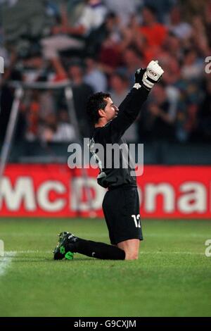 Portugals Torwart Pedro Espinha feiert einen der drei Mannschaften Ziele Stockfoto