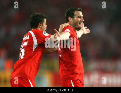 Fußball - FIFA Fußball-Weltmeisterschaft 2006 Deutschland - Gruppe G - Schweiz / Südkorea - AWD Arena. Der Schweizer Alexander frei (r) feiert sein Ziel Stockfoto