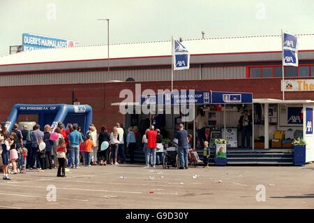 Fußball - AXA-Promi-Fußballspiel - Bescot Stadium, Walsall Stockfoto