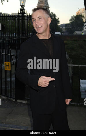 Chefkoch Gary Rhodes besucht das Pet Shop Boys Konzert im Tower of London im Zentrum von London. Bilddatum: Mittwoch, 28. Juni 2006. Bildnachweis sollte lauten: Yui Mok/PA Stockfoto