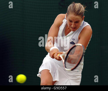 Tennis - Wimbledon Championships 2006 - All England Club - Tag 4. Die britische Anwältin Melie South in Aktion während der zweiten Runde der All England Lawn Tennis Championships in Wimbledon. Stockfoto