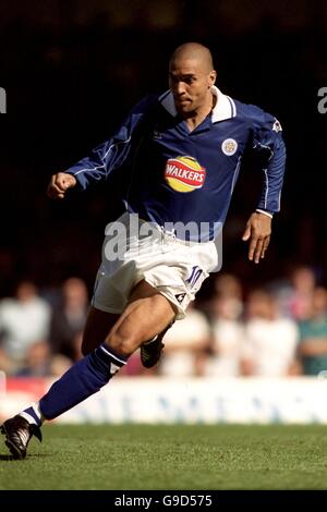 Fußball - FA Carling Premiership - Leicester City / Aston Villa. Stan Collymore, Leicester City Stockfoto