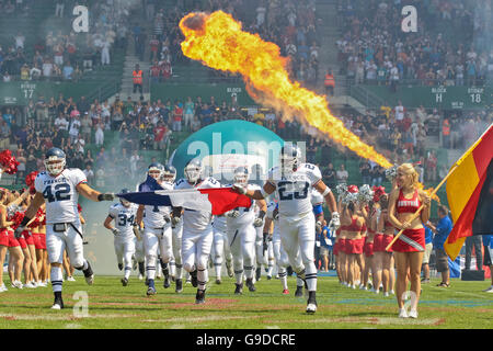 Team Frankreich tritt das Stadion bei der Fußball-Weltmeisterschaft am 16. Juli 2011, Deutschland gewinnt 21:17 gegen Frankreich und Orte Stockfoto