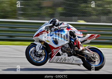 Motorrad-Rennfahrer Marc Wildisen, Deutschland, konkurriert in der IDM Superbike-Cup am 20. August 2011 in Zeltweg, Austria, Europe Stockfoto