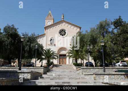 Neoromanische Pfarrkirche Kirche Església Mare de Déu del Carme, geweiht, dem Schutzpatron der Fischer und Seeleute Stockfoto