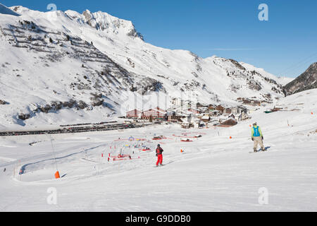 Snowboarder auf der Piste, Zürs bin Arlberg, Vorarlberg, Österreich, Europa Stockfoto