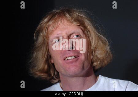 Essex geborene Turner Prize-Winning Künstler Grayson Perry, bei der Eröffnung der Ausstellung heute Charms von Lincolnshire. Stockfoto