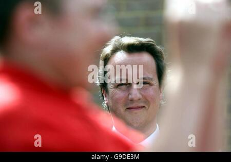 Cameron besucht besondere Bedürfnissen Schule Stockfoto