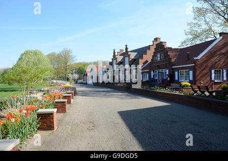 Geschäfte im Windmill Island in Holland, Michigan während das Tulpenfest Zeit Stockfoto