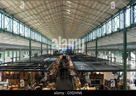 München, Deutschland - 26. März 2014: Die Schrannenhalle ist ein beliebter Lebensmittel und Gourmet-Markt in der Nähe der Viktualienmarkt in München Stockfoto