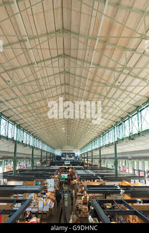 München, Deutschland - 26. März 2014: Die Schrannenhalle ist ein beliebter Lebensmittel und Gourmet-Markt in der Nähe der Viktualienmarkt in München Stockfoto