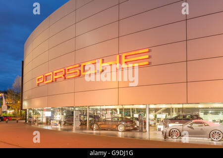 Blick auf das Porsche Museum in Stuttgart Zuffenhausen. Stockfoto