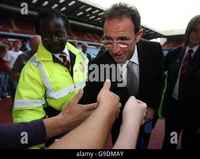 Fußball - Aston Villa Pressekonferenz - Villa Park, Birmingham Stockfoto