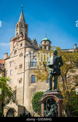 Blick auf den Karl-Anton-Platz in Sigmaringen und die Statue des Prinzen Karl Anton von Hohenzollern-Sigmaringen Stockfoto