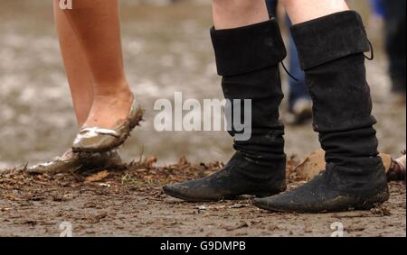 Festivalbesucher beim V Festival im Hylands Park in Chelmsford, Essex. Stockfoto