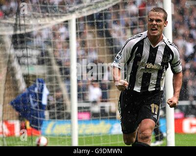 Fußball - FA Barclays Premiership - Newcastle United / Wigan Athletic - St James Park. Scott Parker von Newcastle United feiert sein Ziel Stockfoto