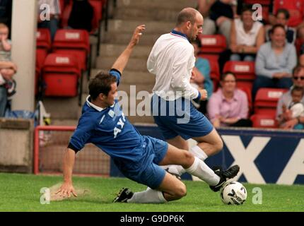 Fußball - AXA-Promi-Fußballspiel - Bescot Stadium, Walsall Stockfoto