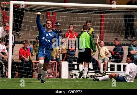 Fußball - AXA-Promi-Fußballspiel - Bescot Stadium, Walsall Stockfoto