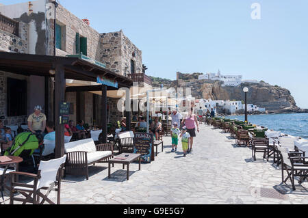 Waterfront Tavernen in Mandraki, Nisyros (Nissyros), die Dodekanes, South Aegean Region, Griechenland Stockfoto