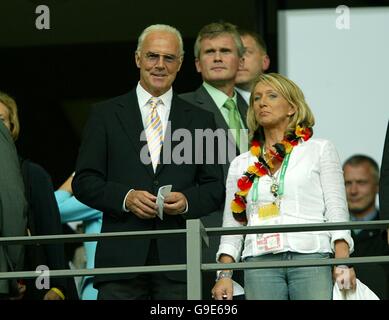 Fußball - FIFA Fußball-Weltmeisterschaft Deutschland 2006 - Viertelfinale - Deutschland gegen Argentinien - Olympiastadion. Franz Beckenbauer, deutsche Fußballlegende und Leiter des WM-Organisationskomitees Stockfoto