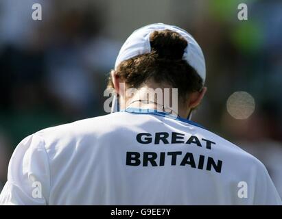 Der britische Andy Murray zeigt seine Frustration, als er beim Davis-Cup-Spiel im Devonshire Park, Eastbourne, den israelischen Andy RAM spielt. Stockfoto