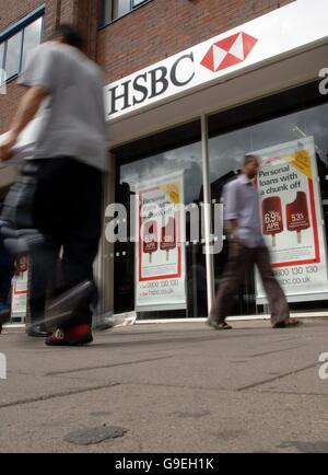 HSBC gibt Halbjahreszahlen bekannt. Die HSBC-Niederlassung in Whitechapel, East London. Stockfoto