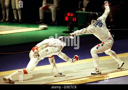 Olympische Spiele 2000 in Sydney - Fechten - Männer-Team-Espee - Halbfinale. Action von der Piste Stockfoto