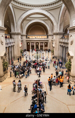 Große Halle im Metropolitan Museum of Art, New York, USA Stockfoto