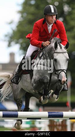 Reiten - Failte Ireland Dublin Horse Show - Dublin - Irland. Rene Tebbel aus Deutschland über das Team Harmony Coupe de Coeur während der Dublin Horse Show auf der RDS in Dublin, Irland. Stockfoto